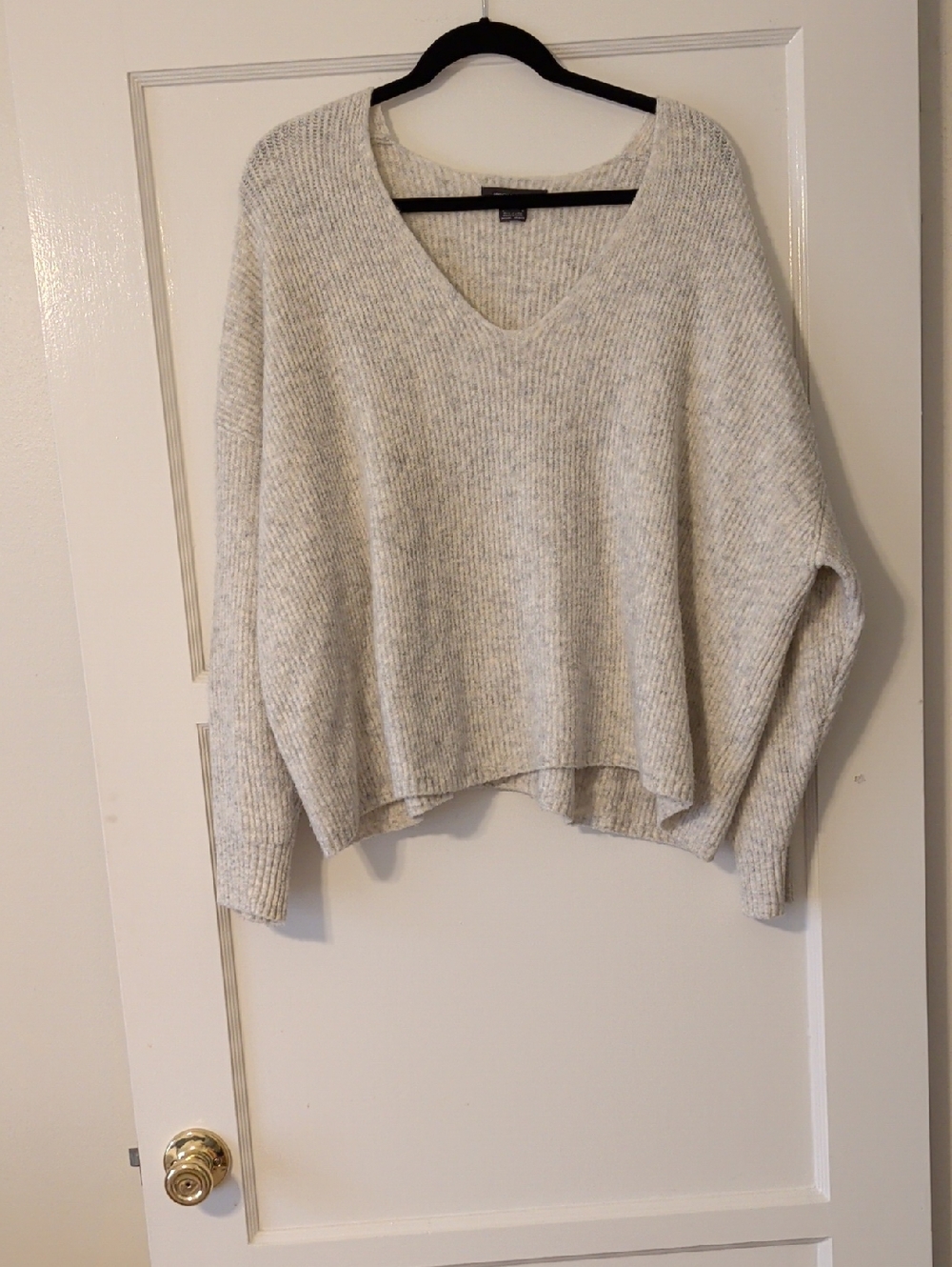 French Connection Soft Cream Heathered V-Neck Rib Sweater Size Medium